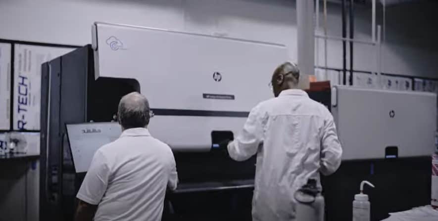 Men using an HP Indigo Digital Press Men using an HP Indigo Digital Press